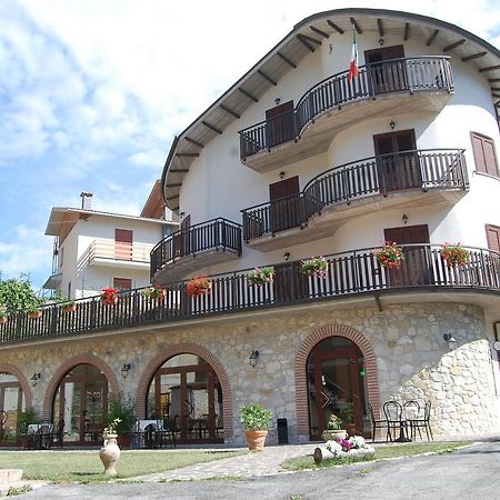 B&B La Tana Dell'Orso Villalago 外观 照片
