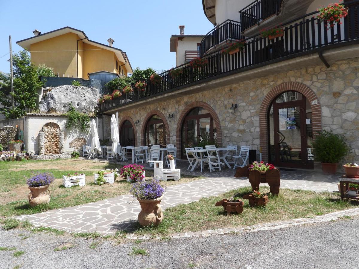 B&B La Tana Dell'Orso Villalago 外观 照片