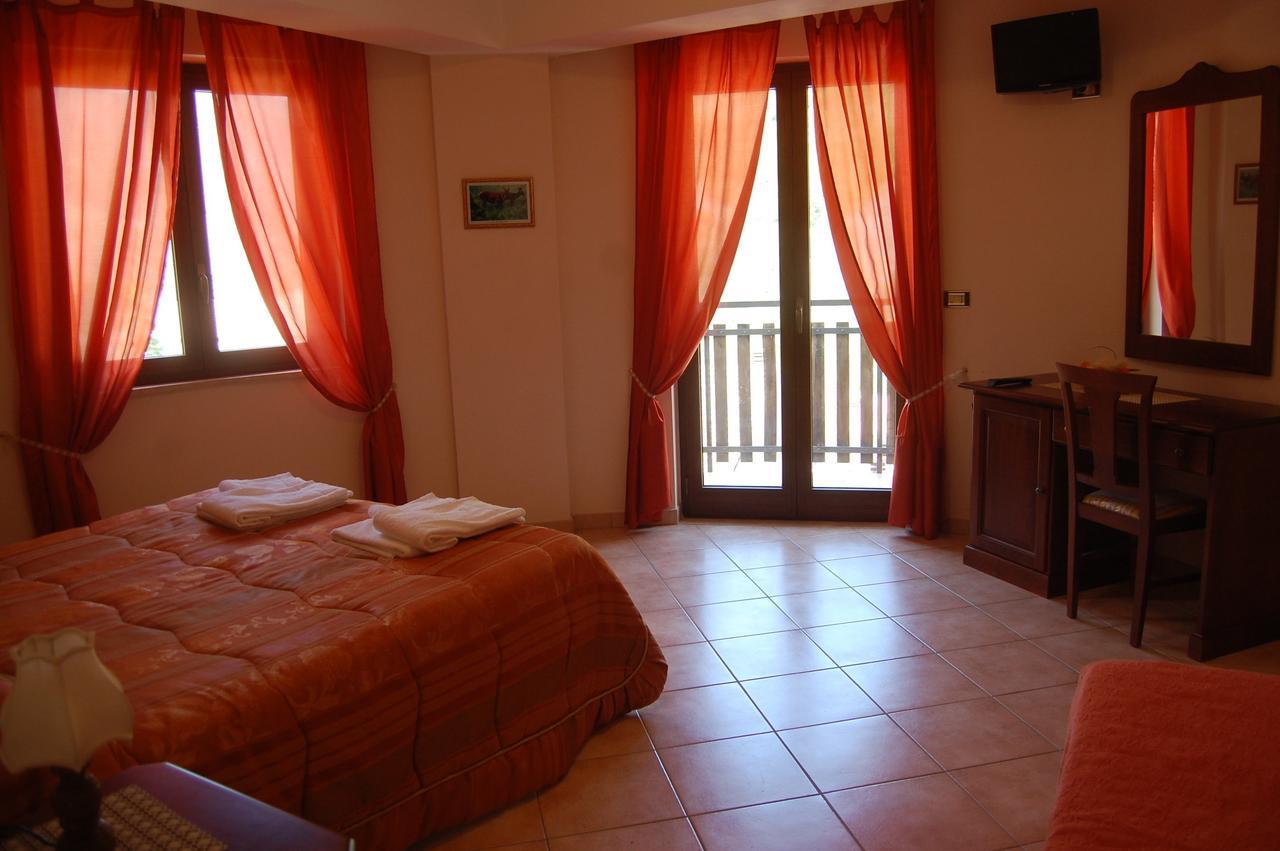 B&B La Tana Dell'Orso Villalago 外观 照片