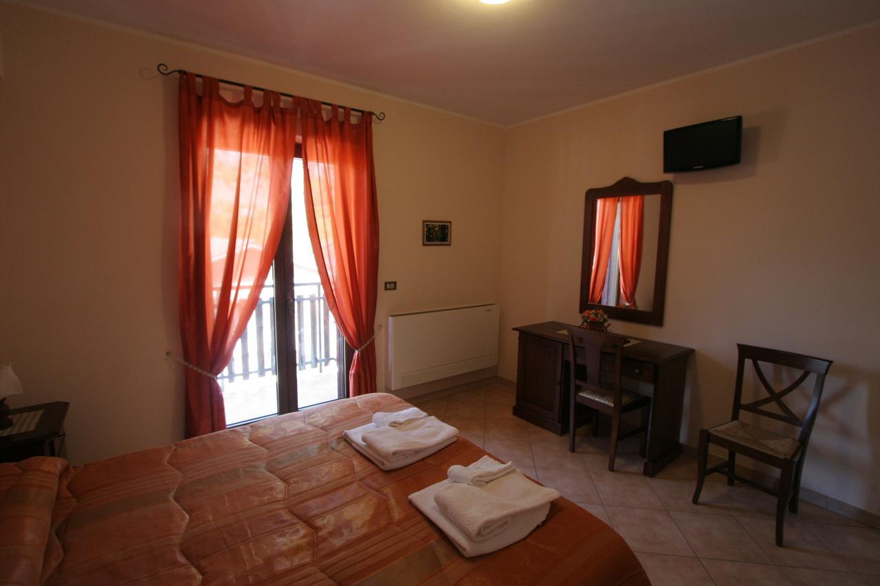 B&B La Tana Dell'Orso Villalago 外观 照片